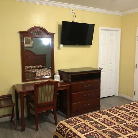 Colony Inn Motel Bellflower Bagian luar foto