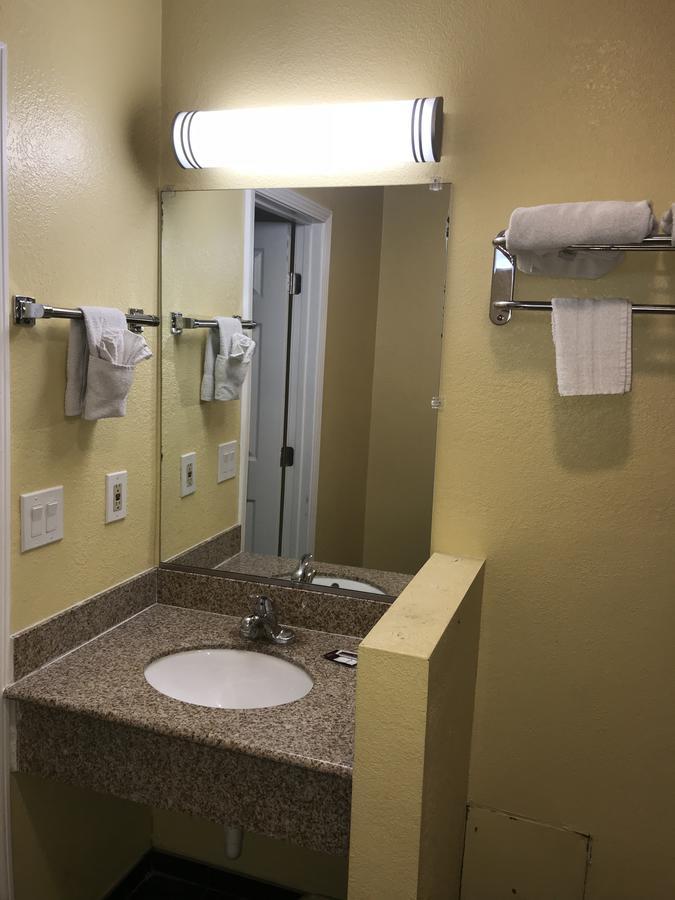 Colony Inn Motel Bellflower Bagian luar foto