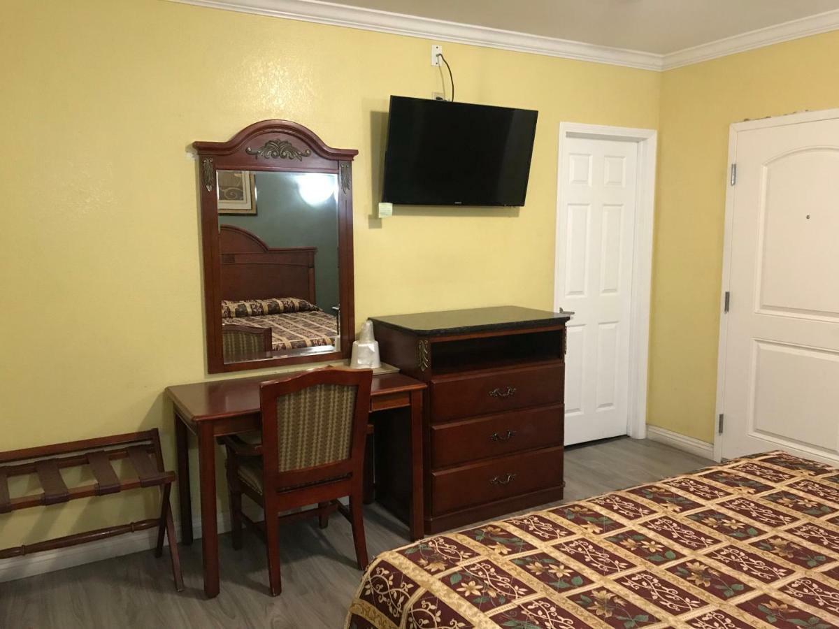 Colony Inn Motel Bellflower Bagian luar foto